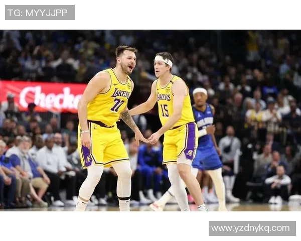 雷迪克称东契奇与里夫斯进攻充满活力 配合默契将更加出色